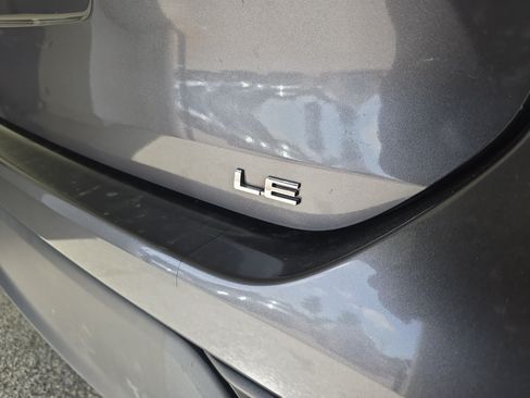 Used 2023 Toyota Highlander LE FWD image 8