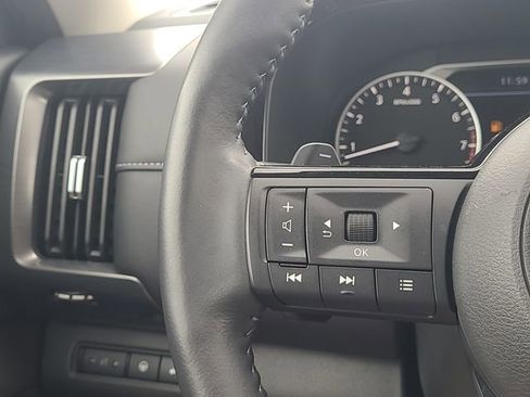 Used 2024 Nissan Pathfinder SL AWD/4WD image 16