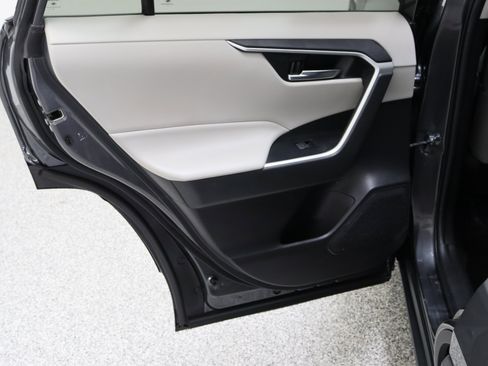 Used 2022 Toyota RAV4 XLE AWD/4WD image 26