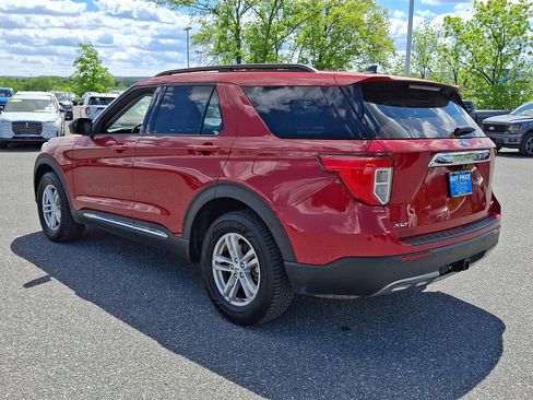 Certified 2022 Ford Explorer XLT w/ Equipment Group 202A AWD/4WD image 4