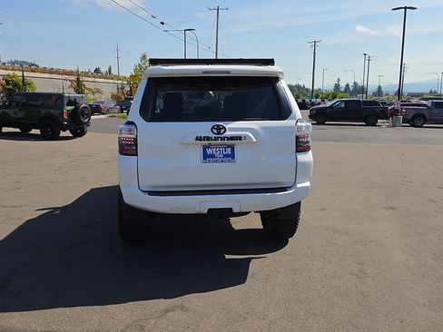 Used 2022 Toyota 4Runner SR5 Premium w/ Moonroof Package AWD/4WD image 8