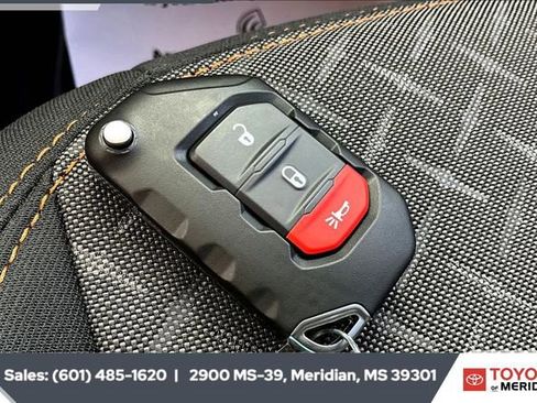 Used 2025 Jeep Gladiator Mojave image 9