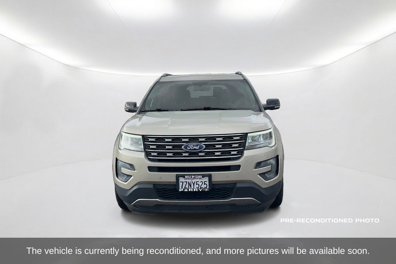 Used 2017 Ford Explorer XLT w/ Equipment Group 202A FWD image 2