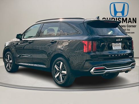 Used 2022 Kia Sorento EX w/ Panoramic Sunroof Package image 4