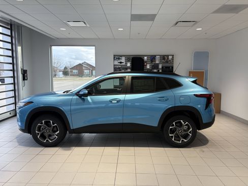 New 2026 Chevrolet Trax LT image 2