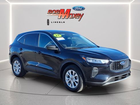 Used 2023 Ford Escape Active AWD/4WD image 3