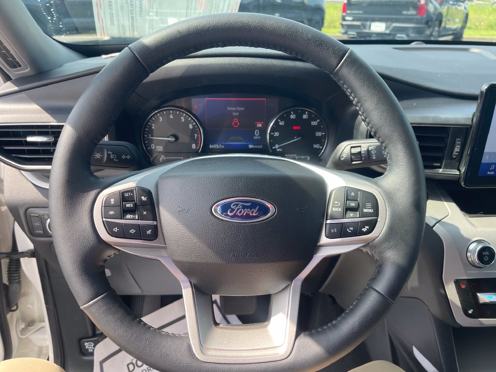 Used 2023 Ford Explorer XLT w/ Equipment Group 202A AWD/4WD image 17