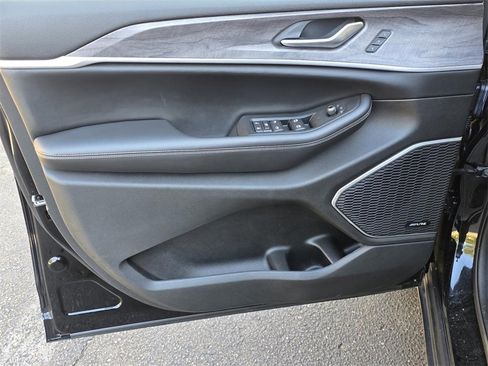 Used 2023 Jeep Grand Cherokee 4WD 4xe w/ Luxury Tech Group II image 51