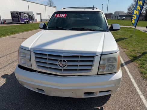 Used 2002 Cadillac Escalade EXT AWD/4WD image 4