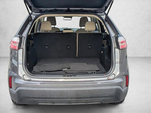 Used 2021 Ford Edge SE image 6