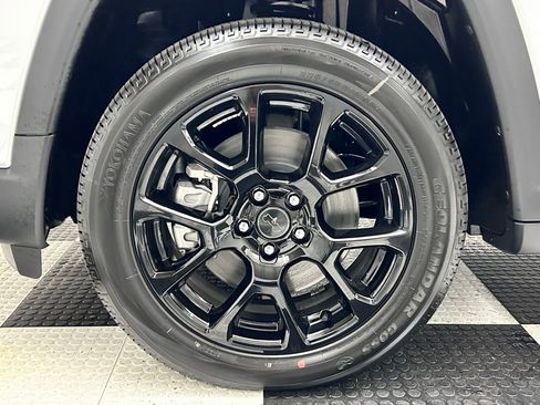 New 2026 Jeep Compass Latitude image 8