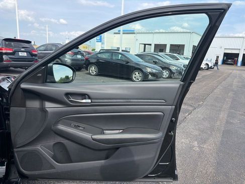 Used 2024 Nissan Altima 2.5 SV image 30