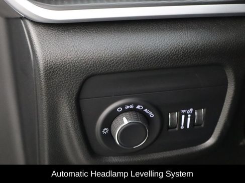 Used 2025 Jeep Grand Cherokee Laredo w/ Luxury Tech Group I AWD/4WD image 16