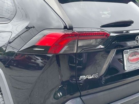 Used 2021 Toyota RAV4 LE AWD/4WD image 13