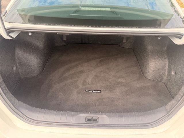 Used 2025 Nissan Altima 2.5 SV FWD image 15