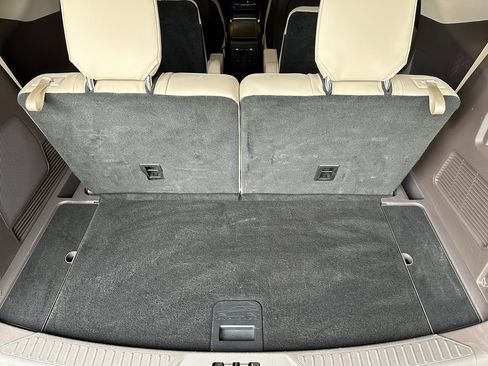 Used 2020 Ford Explorer Platinum w/ Premium Technology Package image 23