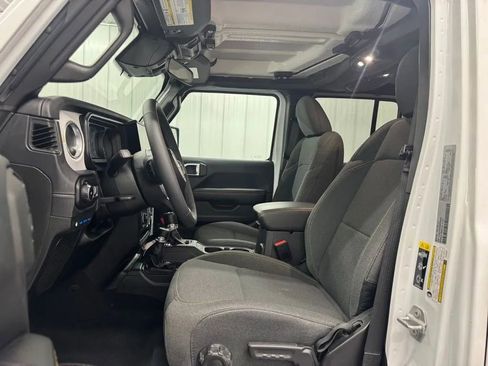 Used 2025 Jeep Wrangler Unlimited Sahara w/ Safety Group image 7