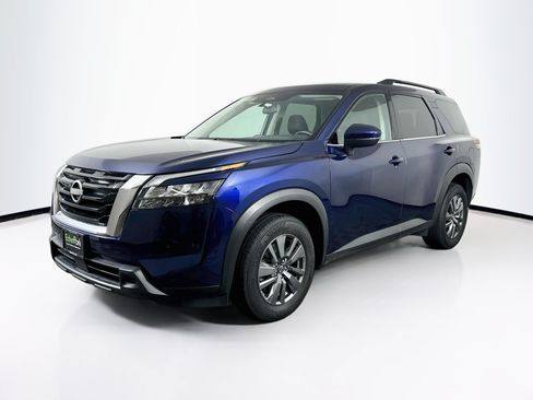 Used 2025 Nissan Pathfinder SV AWD/4WD image 3