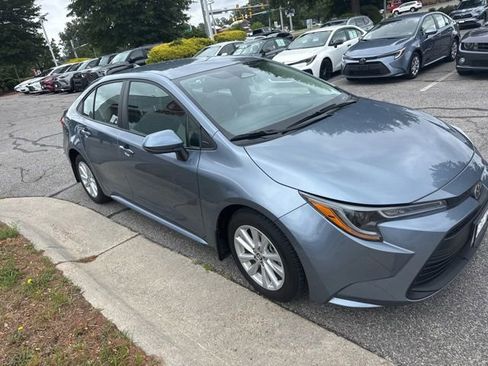 Used 2025 Toyota Corolla LE w/ LE Premium Package FWD image 5