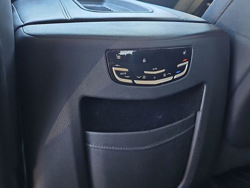 Used 2020 Cadillac Escalade Luxury w/ Escalade Sport Edition image 20