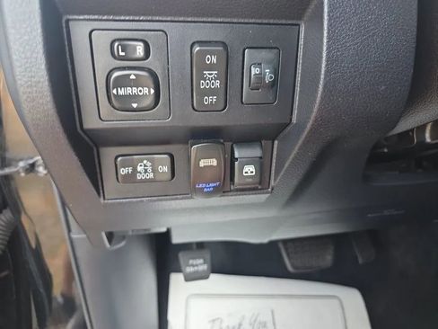 Used 2017 Toyota Tundra SR5 w/ SR5 Upgrade Package image 27