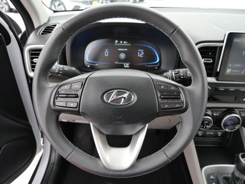 Certified 2025 Hyundai Venue SEL image 26