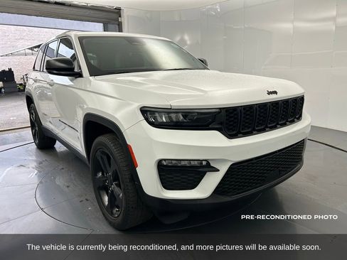 Used 2023 Jeep Grand Cherokee Limited w/ Black Appearance Package image 8