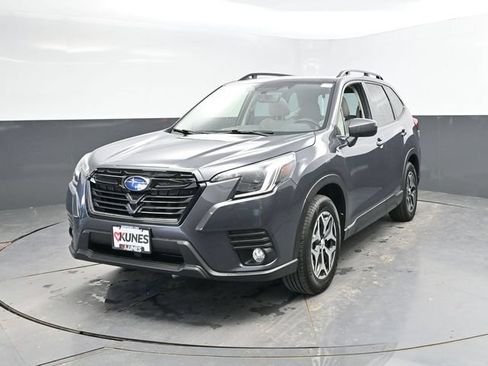 Used 2023 Subaru Forester Premium AWD/4WD image 6