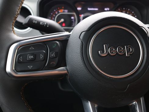 Used 2024 Jeep Wrangler Sahara image 19