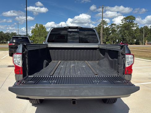 Used 2018 Nissan Titan SV w/ SV Convenience Package AWD/4WD image 12