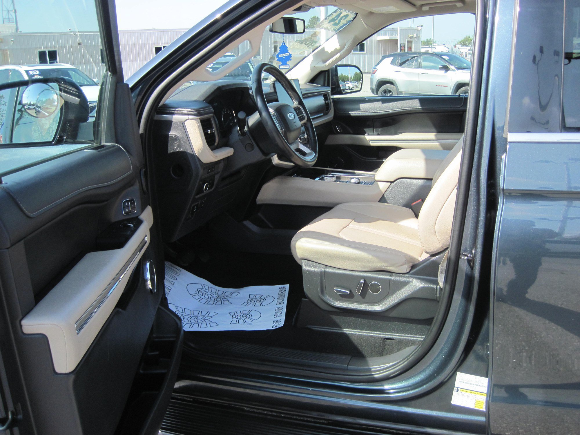 Used 2024 Ford Expedition Max Limited AWD/4WD image 17
