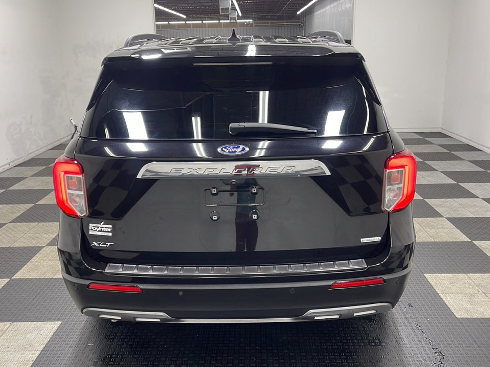 Used 2020 Ford Explorer XLT w/ Equipment Group 202A RWD image 18