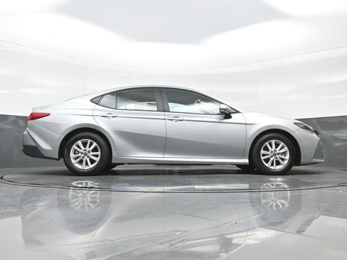 Used 2025 Toyota Camry LE FWD image 33