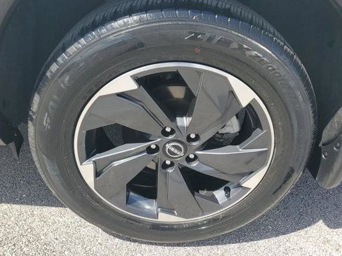 Used 2024 Nissan Rogue SV w/ SV Premium Package image 9