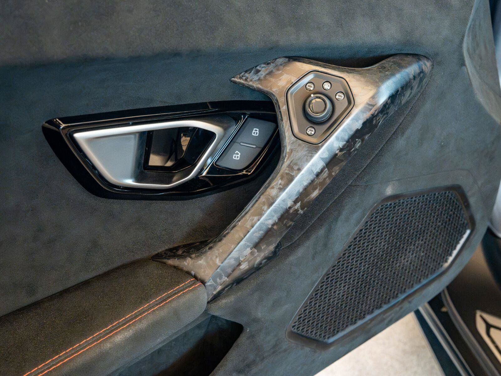 Used 2018 Lamborghini Huracan Performante AWD/4WD image 49