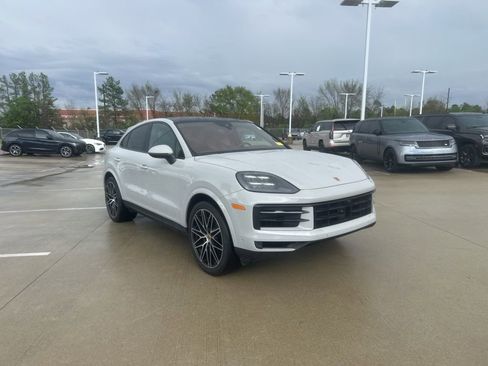 Used 2024 Porsche Cayenne Coupe image 3