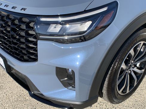 Used 2025 Ford Explorer ST-Line w/ Premium Package image 11