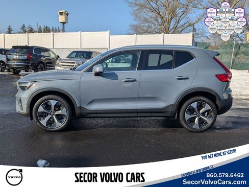 Used 2023 Volvo XC40 B5 Plus w/ Driver Assist Package image 6