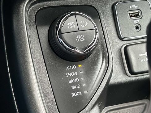 Used 2018 Jeep Compass Trailhawk w/ Navigation Group AWD/4WD image 26