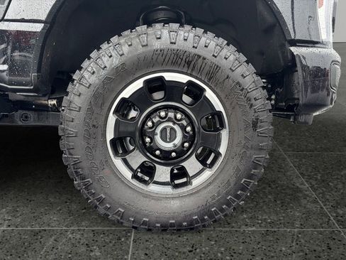 Used 2025 Ford F350 Platinum w/ Tremor Off-Road Package image 9