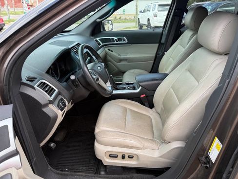 Used 2015 Ford Explorer XLT w/ Equipment Group 202A AWD/4WD image 11