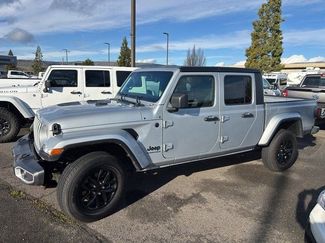 Used 2023 Jeep Gladiator Overland video 1