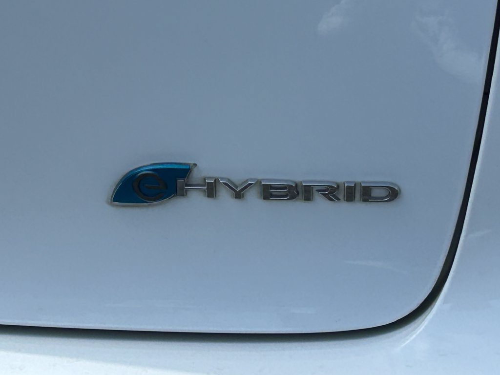 Used 2023 Chrysler Pacifica Touring-L FWD image 4