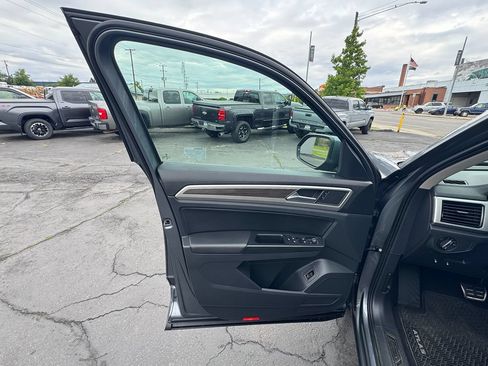 Used 2019 Volkswagen Atlas SEL R-Line AWD/4WD image 14