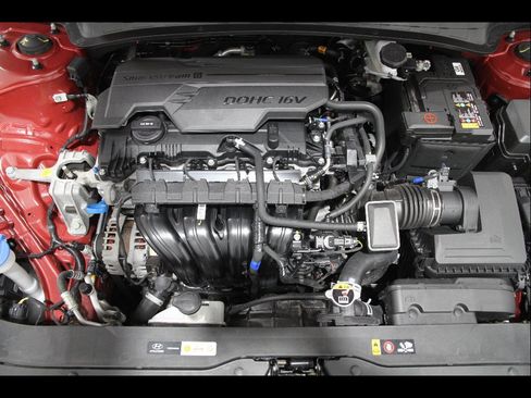 Certified 2025 Hyundai Elantra Sport FWD image 18