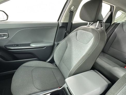 New 2025 Kia K4 LXS image 13