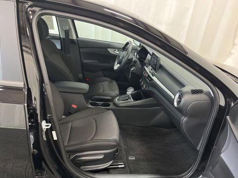 Used 2023 Kia Forte LXS w/ LXS Technology Package FWD image 18