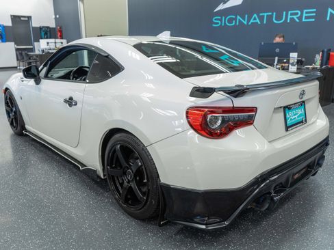 Used 2018 Toyota 86 RWD image 6