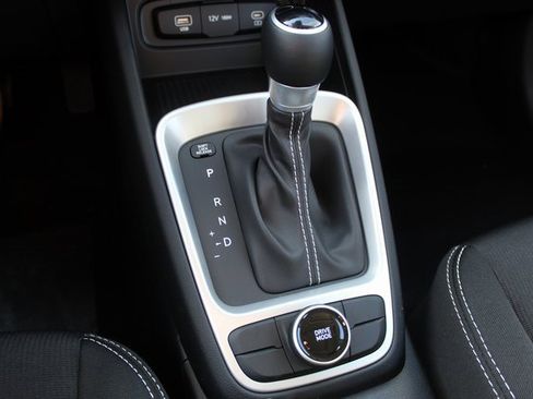 New 2025 Hyundai Venue SEL image 28