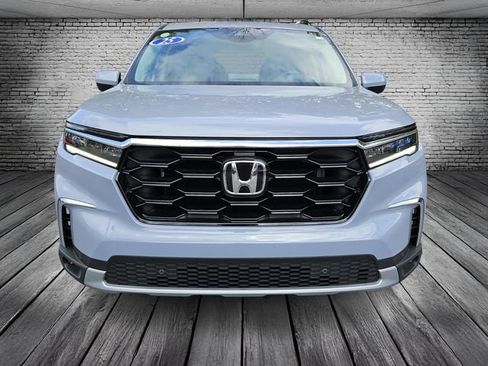 Certified 2025 Honda Pilot Touring image 8